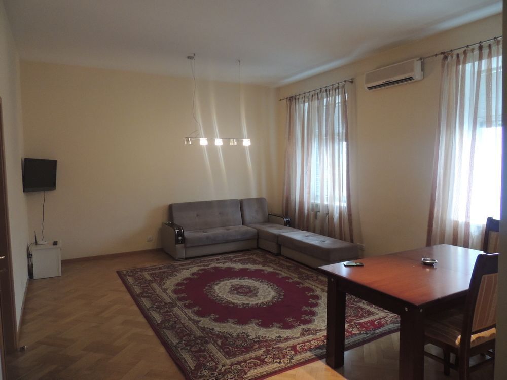 Баку: Apartment on Heydar Aliyev Ave