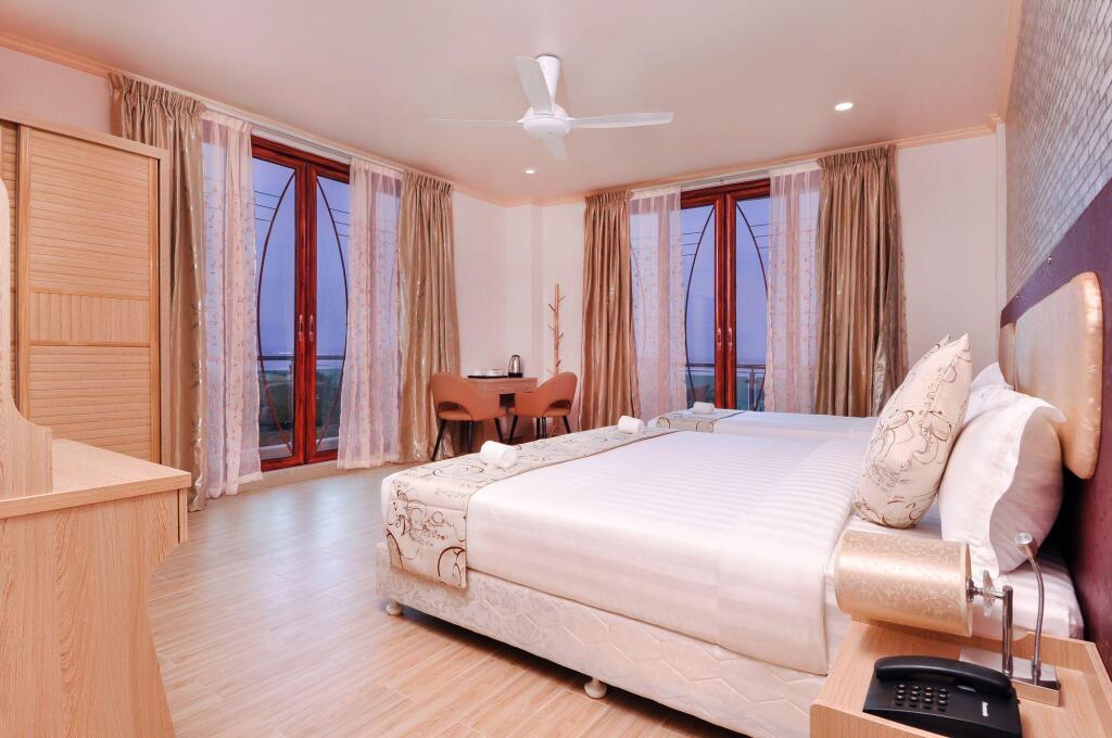 Маафуши (Атолл Каафу): Отель Sunrise Beach and Spa