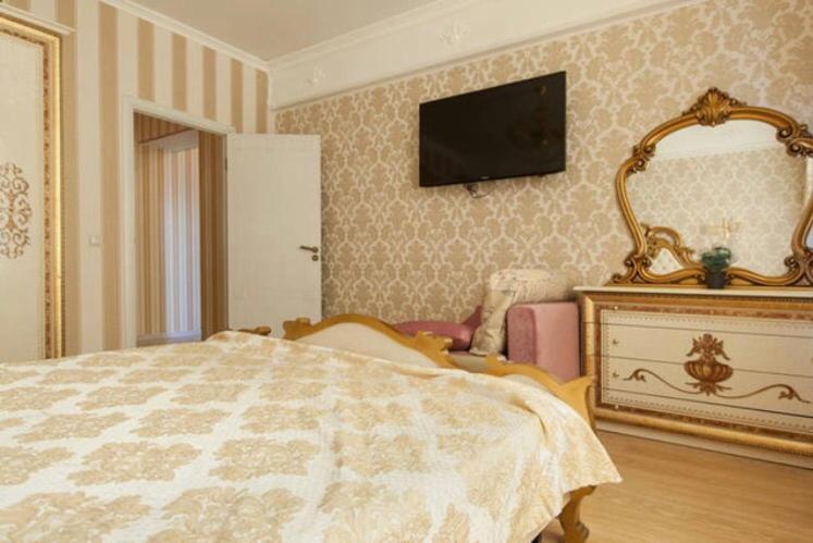 Казань: Apartment by Kremlin