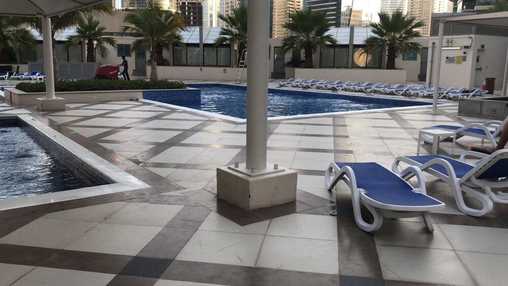 Дубай: Furnished Apartment in Dubai Marina