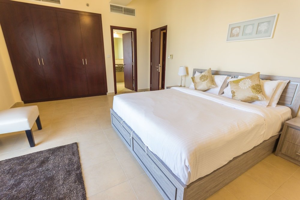 Дубай: Yanjoon Holiday Homes - JBR Amawj 4