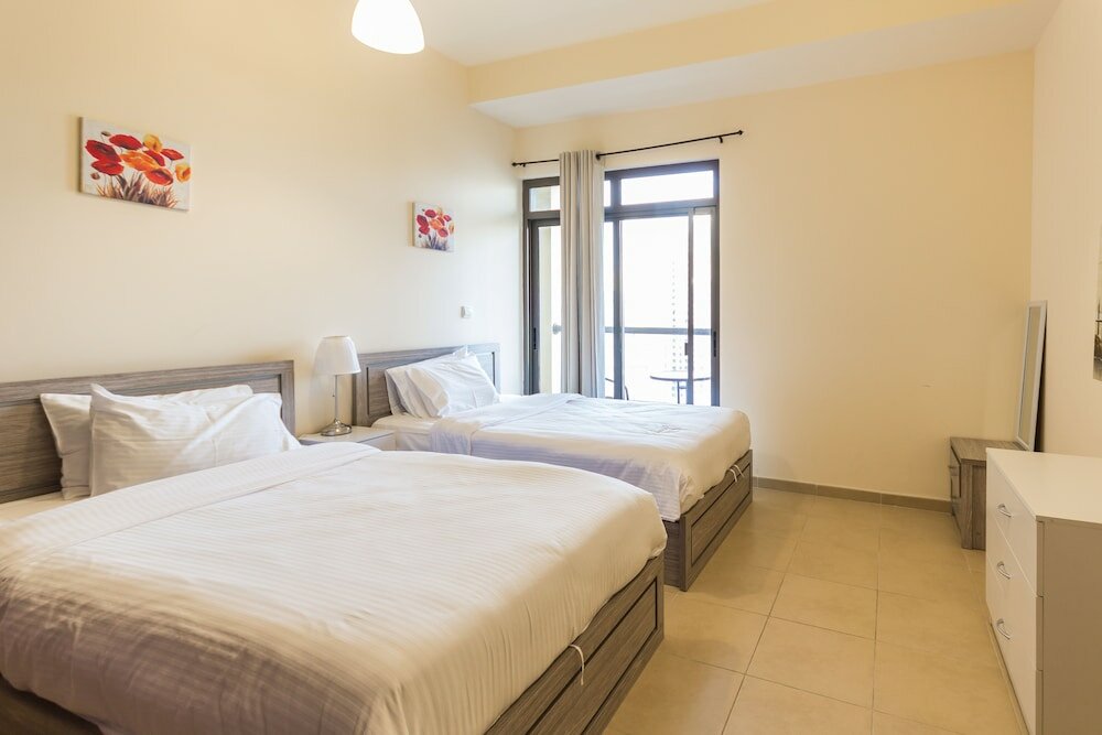 Дубай: Yanjoon Holiday Homes - JBR Amawj 4