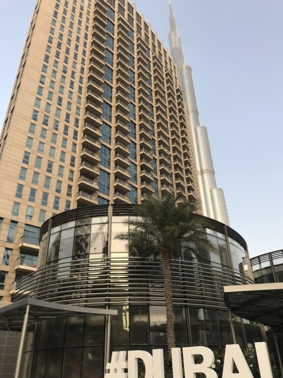 Дубай: Yanjoon Holiday Homes - Standpoint Tower