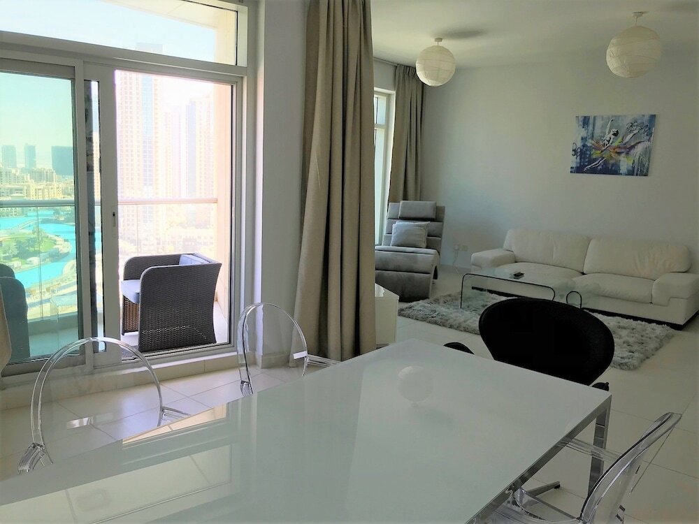 Дубай: Yanjoon Holiday Homes - The Lofts