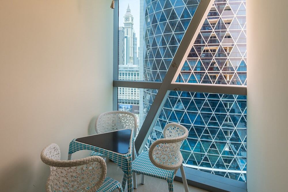 Дубай: Park Towers by Deluxe Holiday Homes
