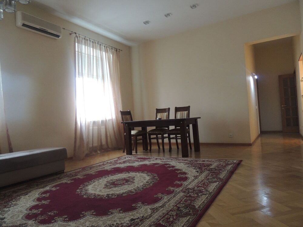 Баку: Clock Tower Apartment in Baku