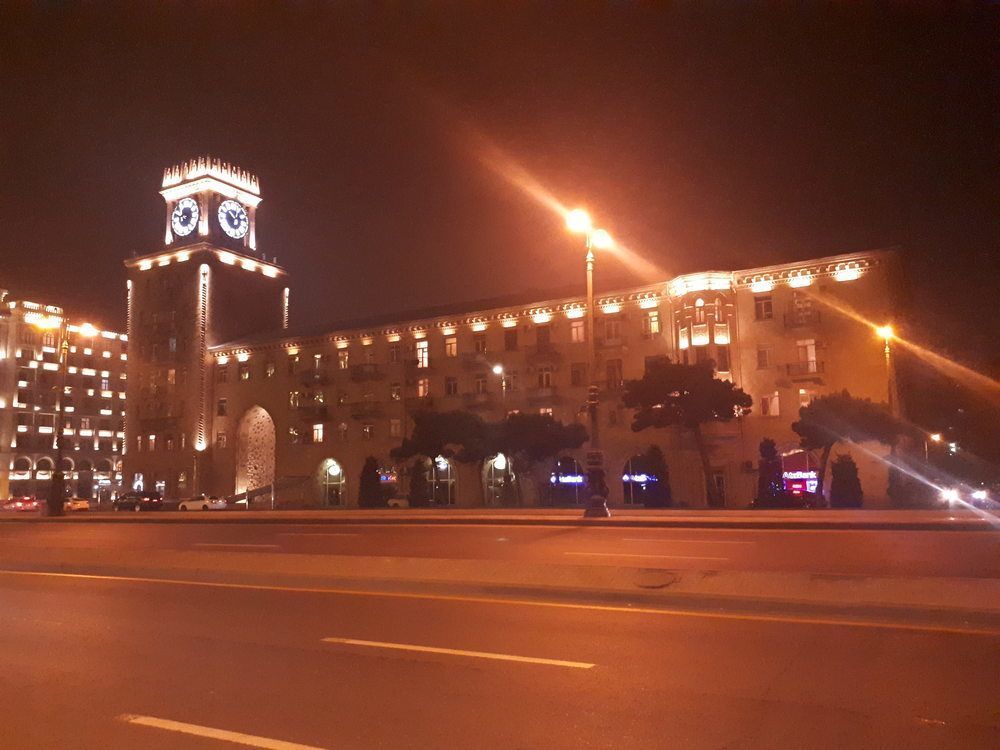 Баку: Clock Tower Apartment in Baku