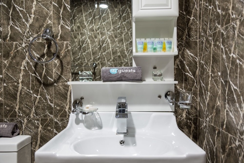 Дубай: Higuests Vacation Homes - Marina Wharf 1