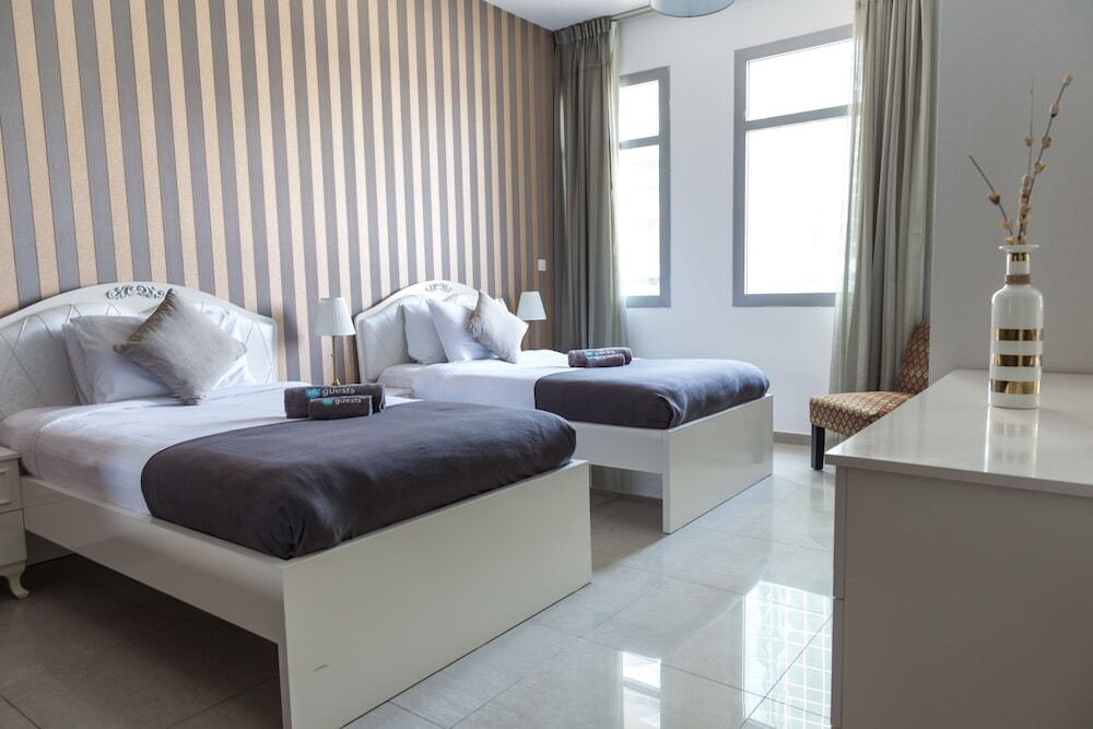 Дубай: Higuests Vacation Homes - Marina Wharf 1