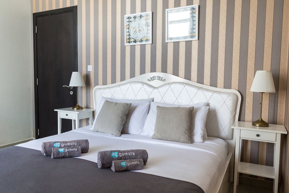 Дубай: Higuests Vacation Homes - Marina Wharf 1