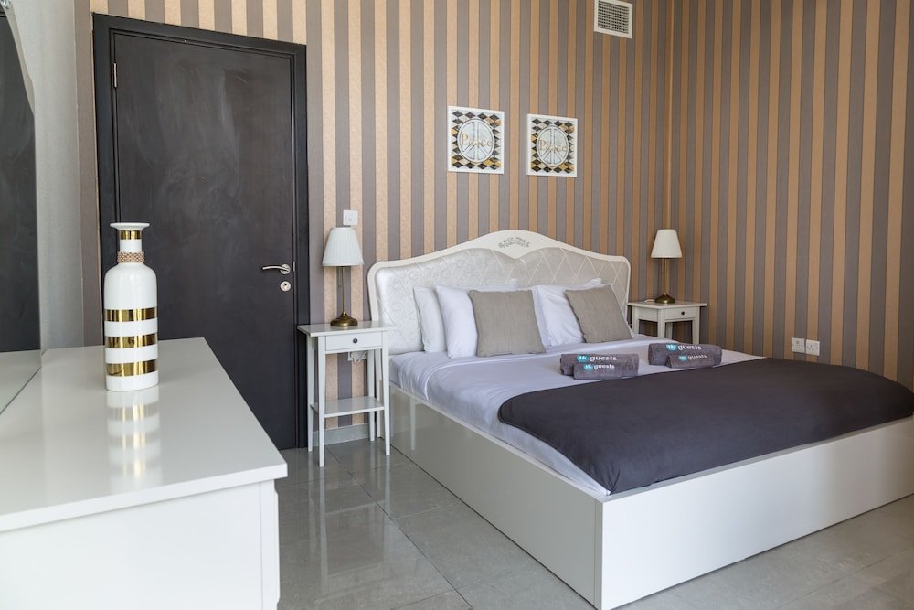 Дубай: Higuests Vacation Homes - Marina Wharf 1