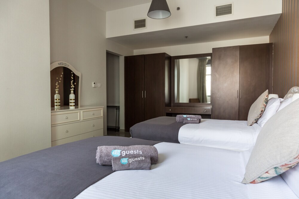 Дубай: Higuests Vacation Homes - Marina Wharf 1