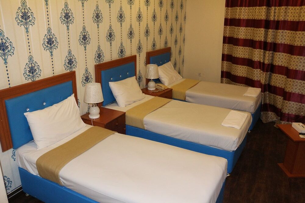 Дубай: New Avon Hotel