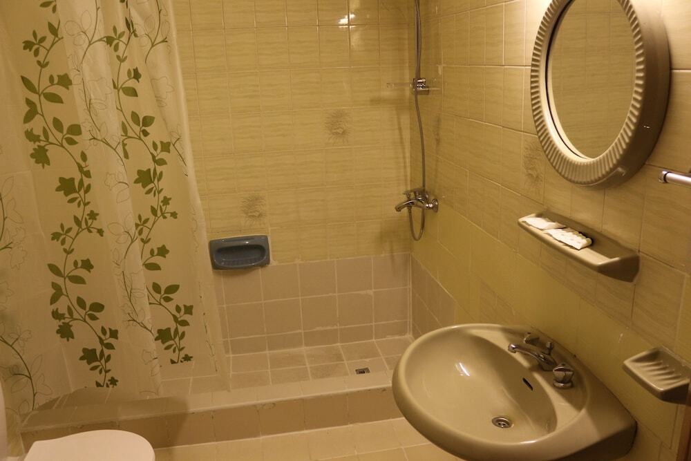 Дубай: New Avon Hotel