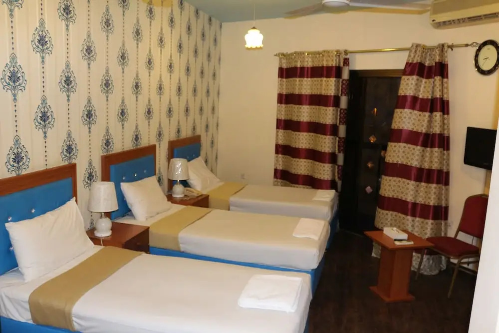 Дубай: New Avon Hotel