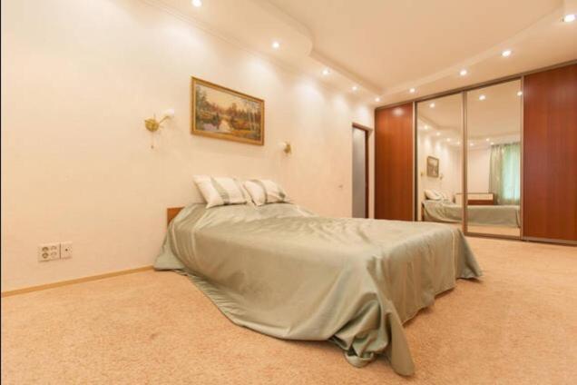 Казань: Apartment On Galiaskara Kamala 53