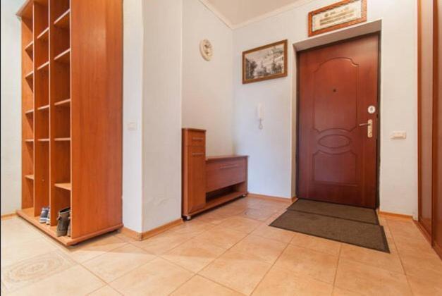 Казань: Apartment On Galiaskara Kamala 53