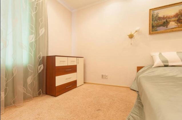 Казань: Apartment On Galiaskara Kamala 53