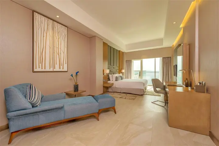 Дубай: Royal Central Hotel & Resort — the Palm