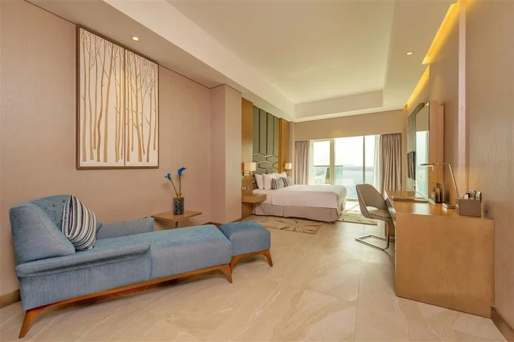 Дубай: Royal Central Hotel & Resort — the Palm