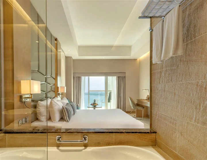 Дубай: Royal Central Hotel & Resort — the Palm
