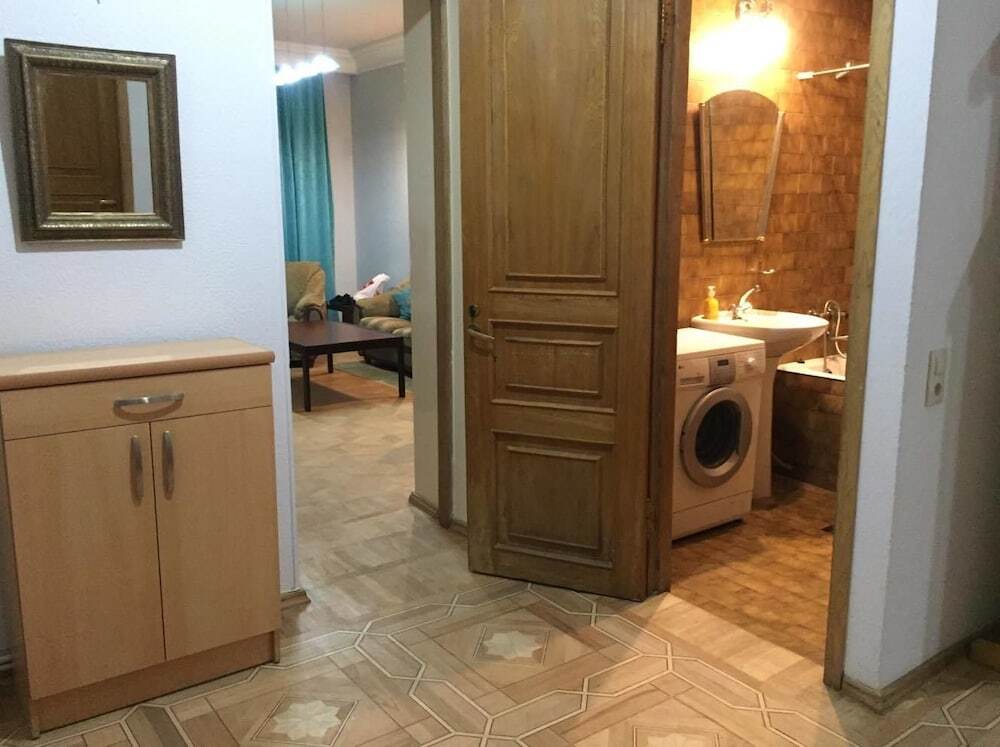 Ереван: Апартаменты и экскурсии Republic Square apt&Tours