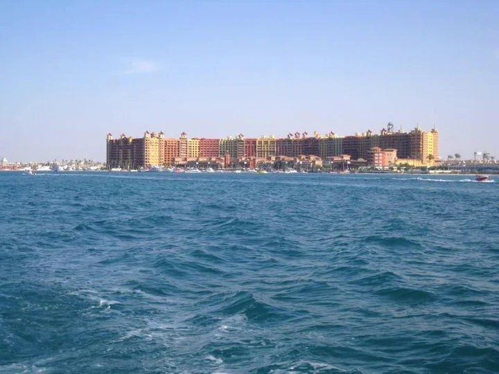 Эль-Аламейн: House With 5 Bedrooms in Markaz Al Alamein, With Pool Access, Enclosed