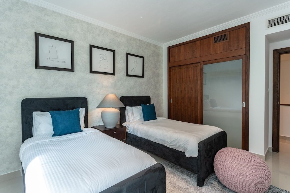 Дубай: One Perfect Stay - 3BR at Al Sahab