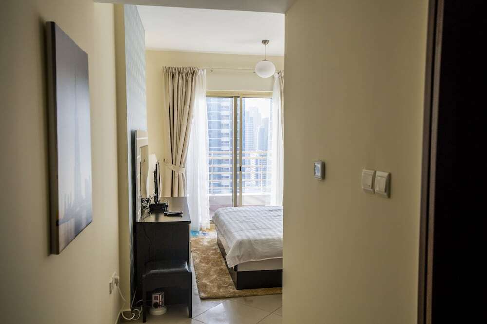 Дубай: Deluxe Apartment with Lake View