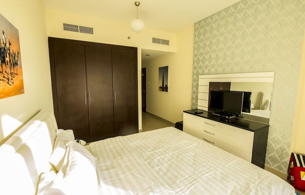 Дубай: Deluxe Apartment with Lake View