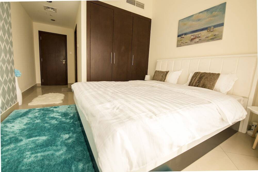 Дубай: Deluxe Apartment with Lake View