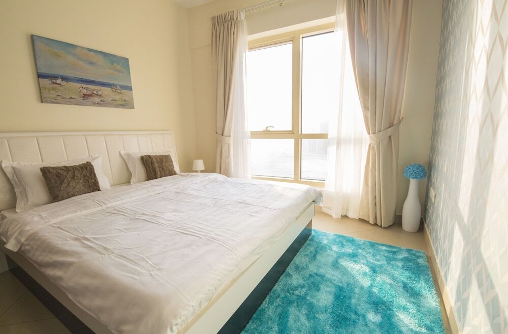 Дубай: Deluxe Apartment with Lake View