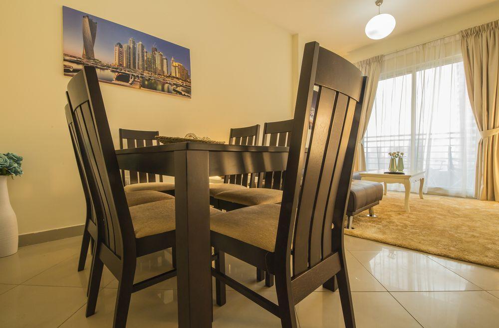 Дубай: Deluxe Apartment with Lake View