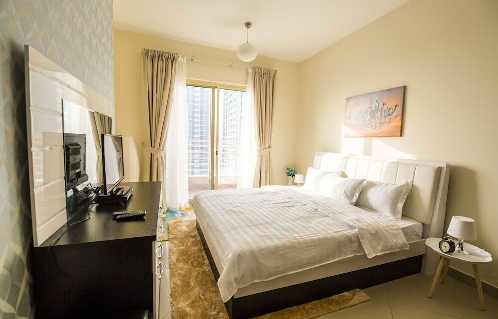 Дубай: Deluxe Apartment with Lake View
