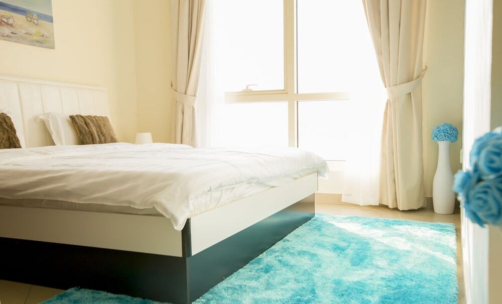 Дубай: Deluxe Apartment with Lake View