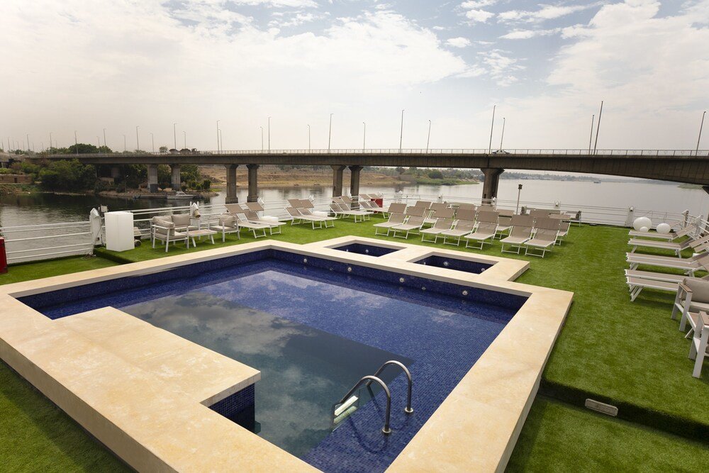 Луксор: MS Semiramis II Nile Cruise, from Luxor or Aswan