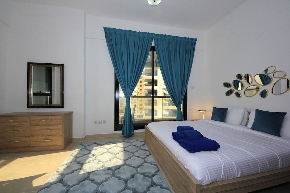 Дубай: New Arabian Holiday Homes - Escan Tower
