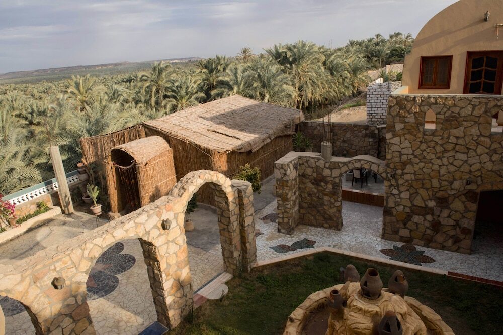 Аль-Бавити: Bedouin Castle