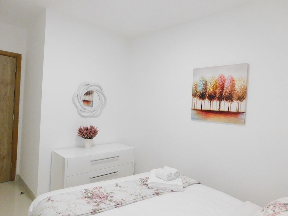 Дубай: Luton Vacation Homes Continental Tower