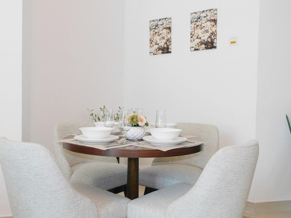 Дубай: Luton Vacation Homes Continental Tower