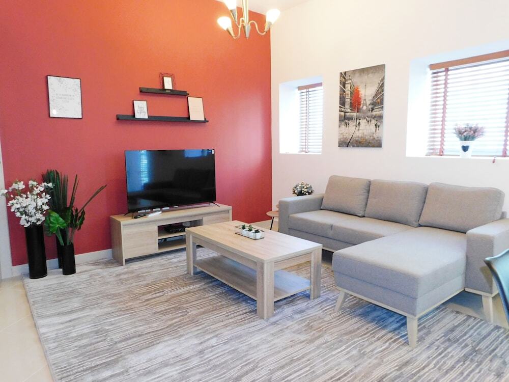 Дубай: Luton Vacation Homes Continental Tower