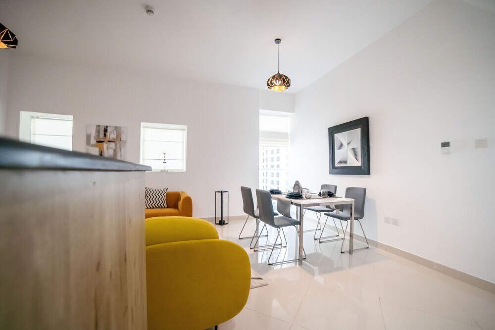 Дубай: Luton Vacation Homes Continental Tower