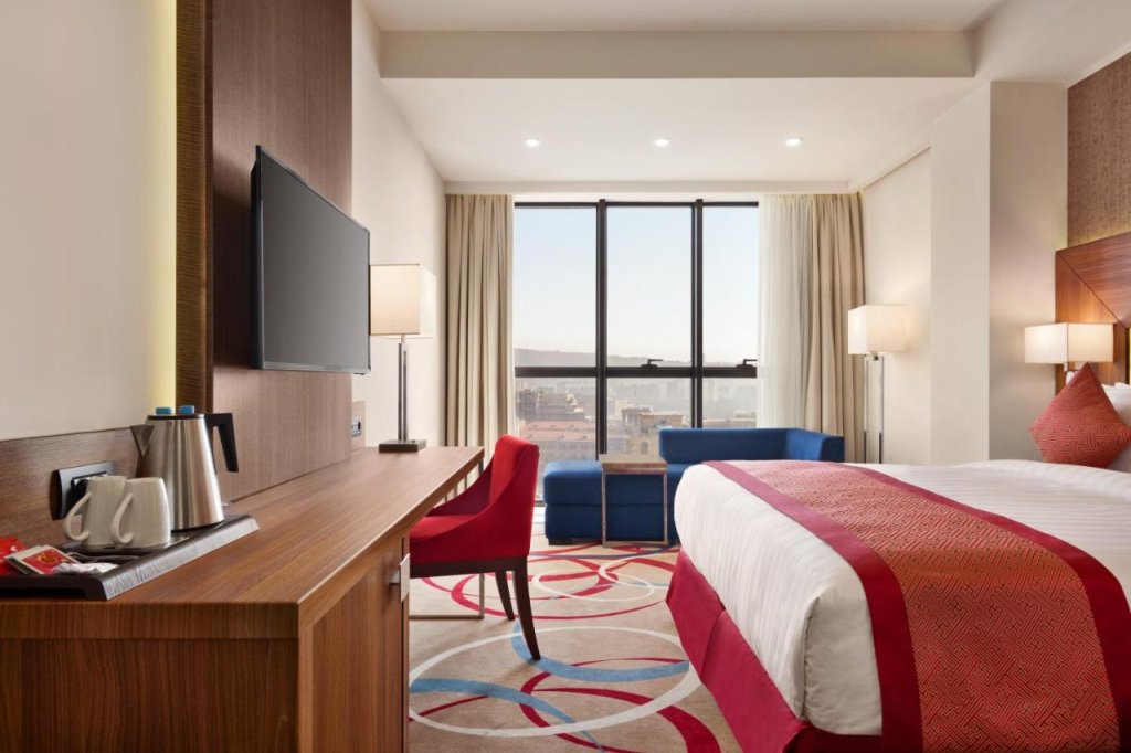 Ереван: Отель Ramada and Suites by Wyndham Yerevan