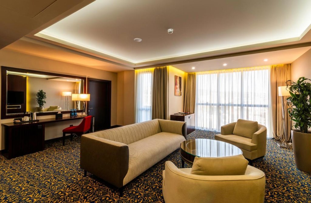 Ереван: Отель Ramada and Suites by Wyndham Yerevan