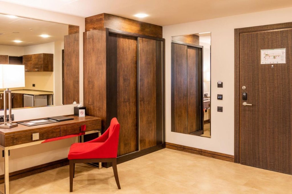Ереван: Отель Ramada and Suites by Wyndham Yerevan