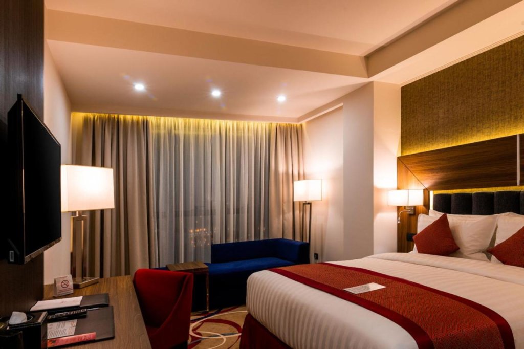 Ереван: Отель Ramada and Suites by Wyndham Yerevan
