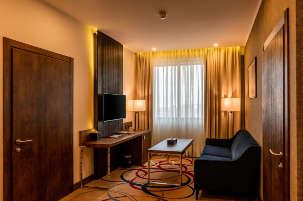 Ереван: Отель Ramada and Suites by Wyndham Yerevan