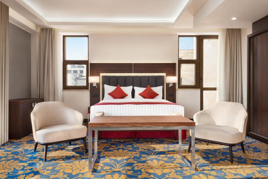 Ереван: Отель Ramada and Suites by Wyndham Yerevan