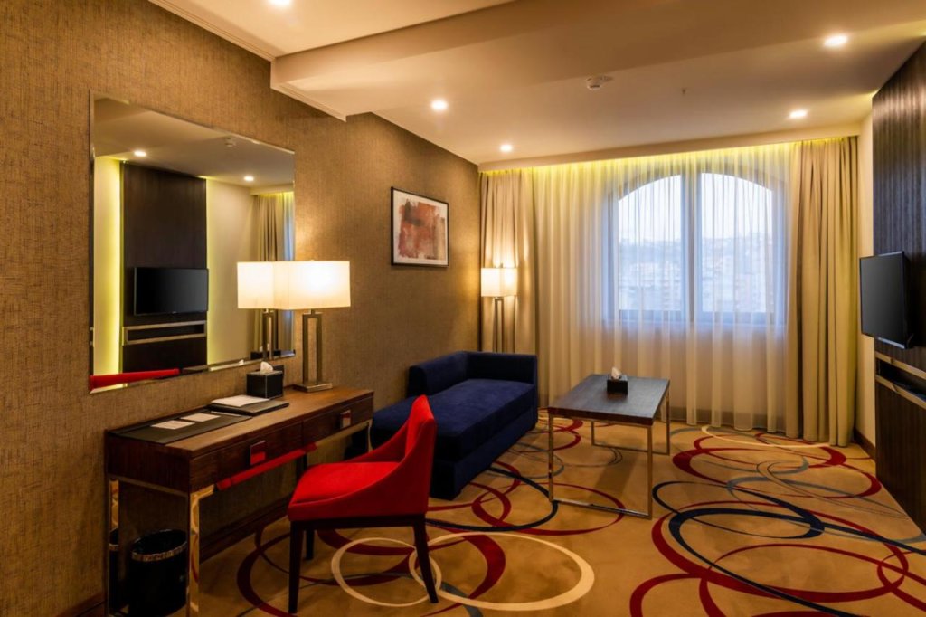 Ереван: Отель Ramada and Suites by Wyndham Yerevan