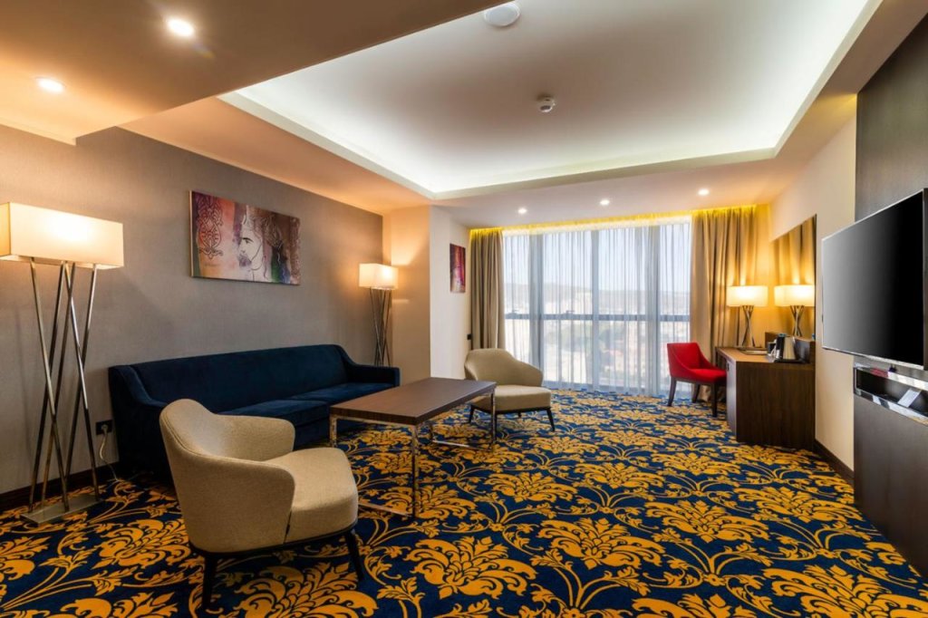 Ереван: Отель Ramada and Suites by Wyndham Yerevan